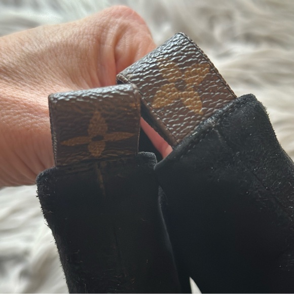 Louis Vuitton Suede Chelsea Boots - Picture 13 of 15